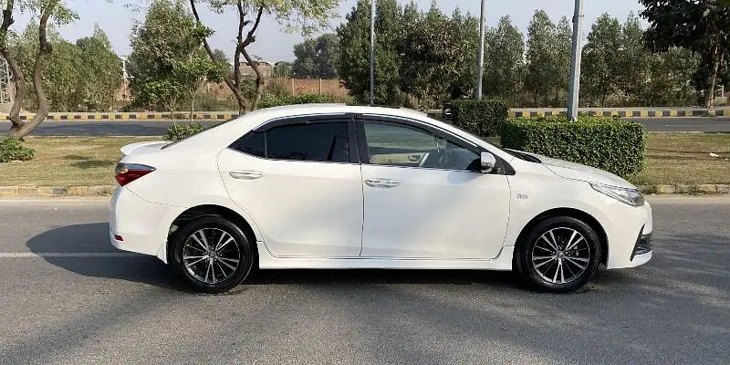 Toyota Altis Grande (2018) mod