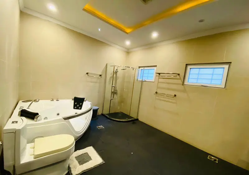 1 Kanal Beautiful Spanish Hous