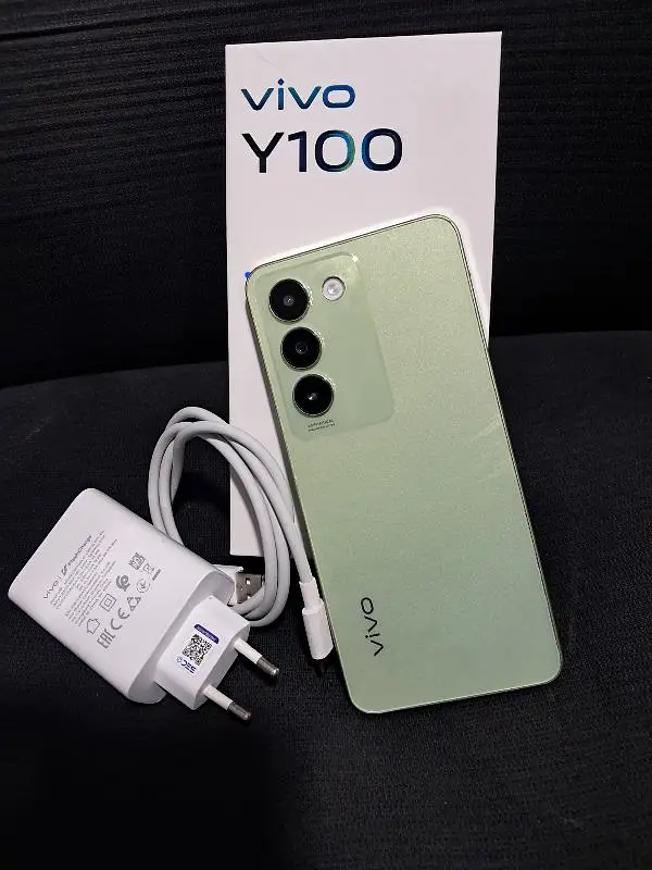 vivo y100