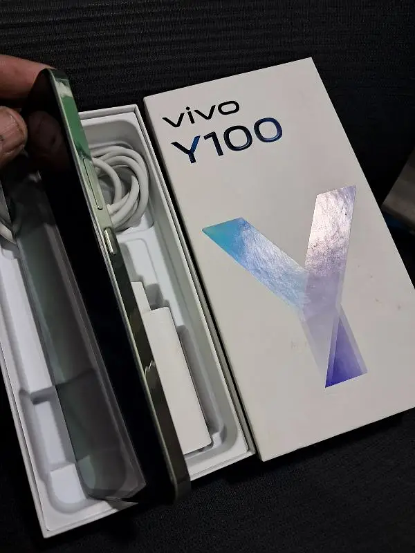 vivo y100