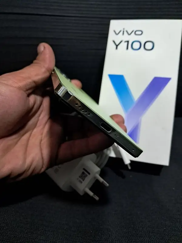 vivo y100