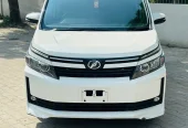 Toyota Voxy 2015